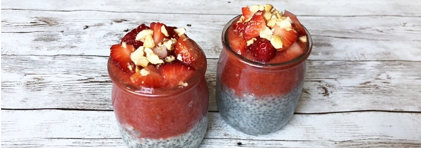 PUDDING DE CHIA AVEC GARNITURE DE FRAISE