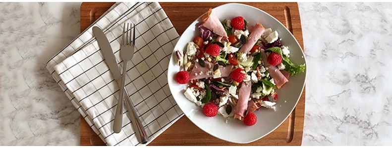 SALADE DE POULET ET FRAMBOISE EN SAUCE VINAIGRETTE