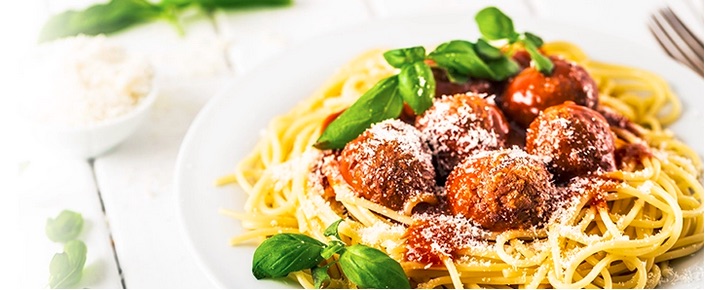 SPAGHETTI AUX BOULETTES DE VIANDE ET SAUCE TOMATE