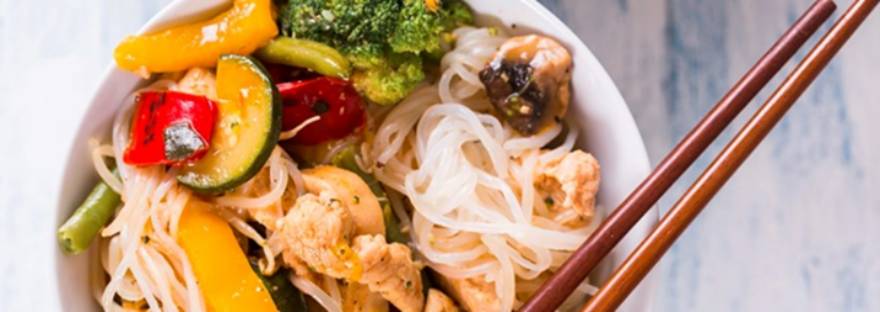PÂTES KONJAC AVEC VIANDE ET LÉGUMES