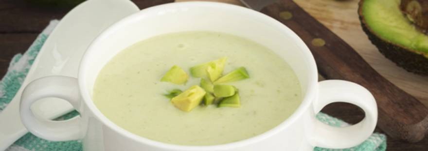 SOUPE FROIDE DE CONCOMBRE À L'AVOCAT